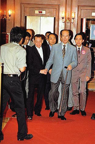 杨受成