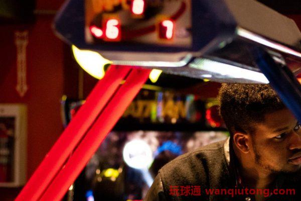如何玩「玩转华尔街」老虎机游戏(Wall St Fever Slots)？