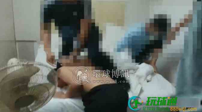 辣眼睛！肇庆警方抓捕现场！男子光着身被按床上！