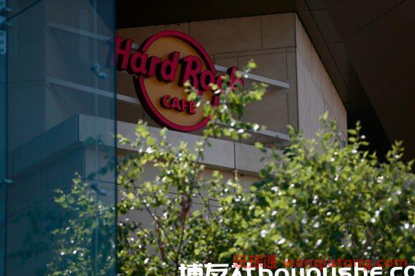 联邦调查局:一名男子通过硬石DC洗钱；资助妻子疯狂购物