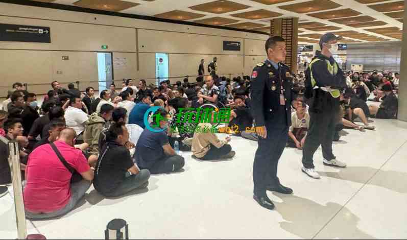 网友反馈：永旺一对面的本地小区在上门查证件